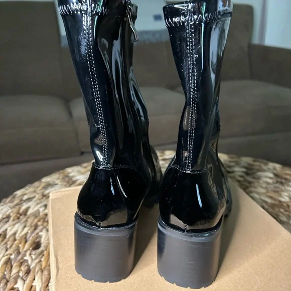 Lattelier Black Patent Leather Women's Lug Sole Boots - Picture 4 of 7